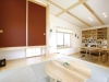 和紙を使った建具や杉板戸、造付けの棚なども見どころの一つ。